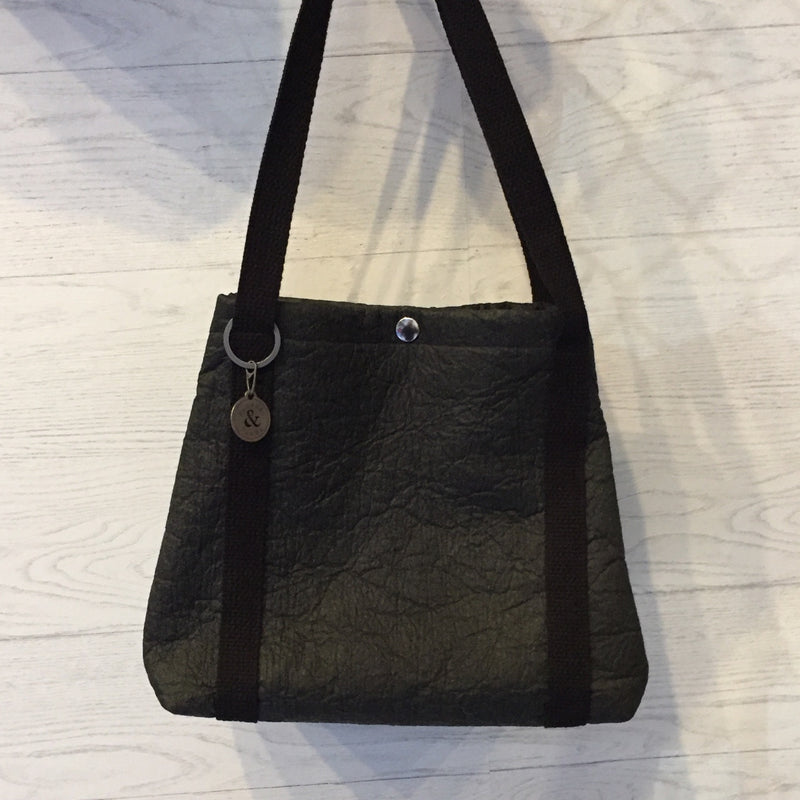 [&] Small Tote Black Pineapple Leather