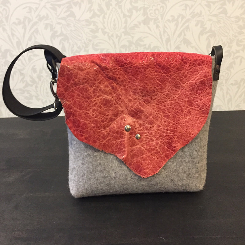 JH Sq Hide Purse Red Lamb dbl rivets/black webbing straps